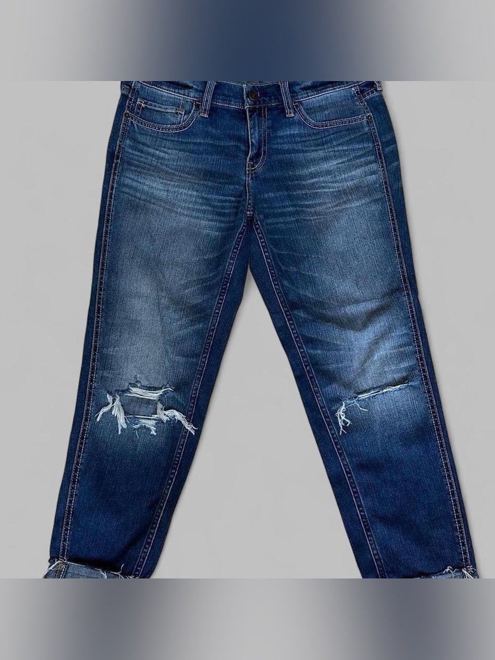 Abercrombie & Fitch Blue Jeans Distressed Ripped cropped Size 4